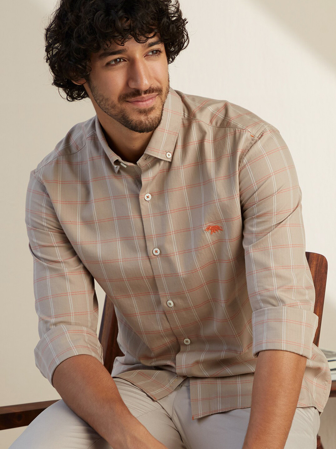 

Andamen Men Beige Checked Cotton Casual Shirt