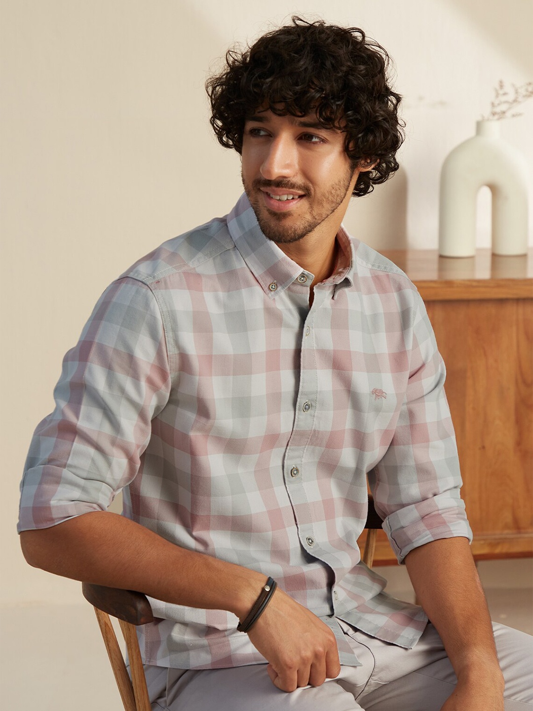 

Andamen Men Off White & Pink Checked Cotton Casual Shirt