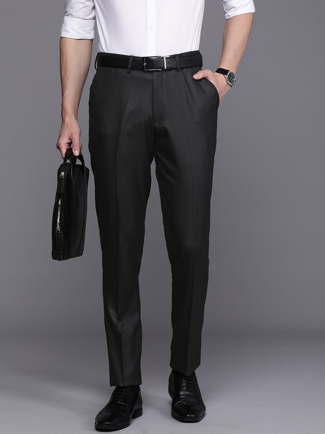 

SUITLTD Men Smart Mid-Rise Checked Slim Fit Formal Trousers, Black