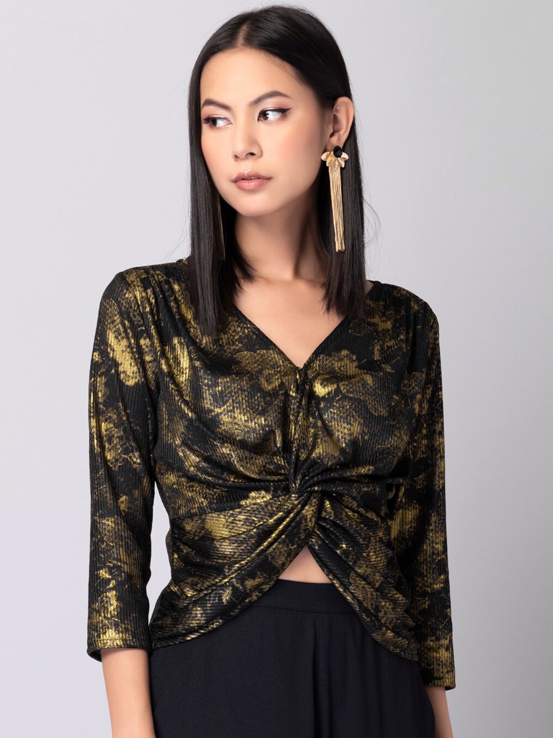 

FabAlley Gold-Toned & Black Floral Print Twisted Wrap Crop Top
