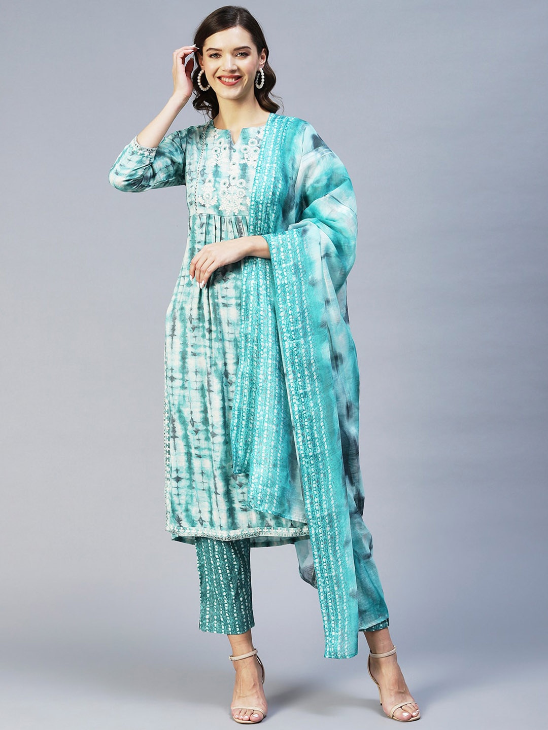 

FASHOR Women Sea Green Dyed Kurta With Trousers & With Dupatta