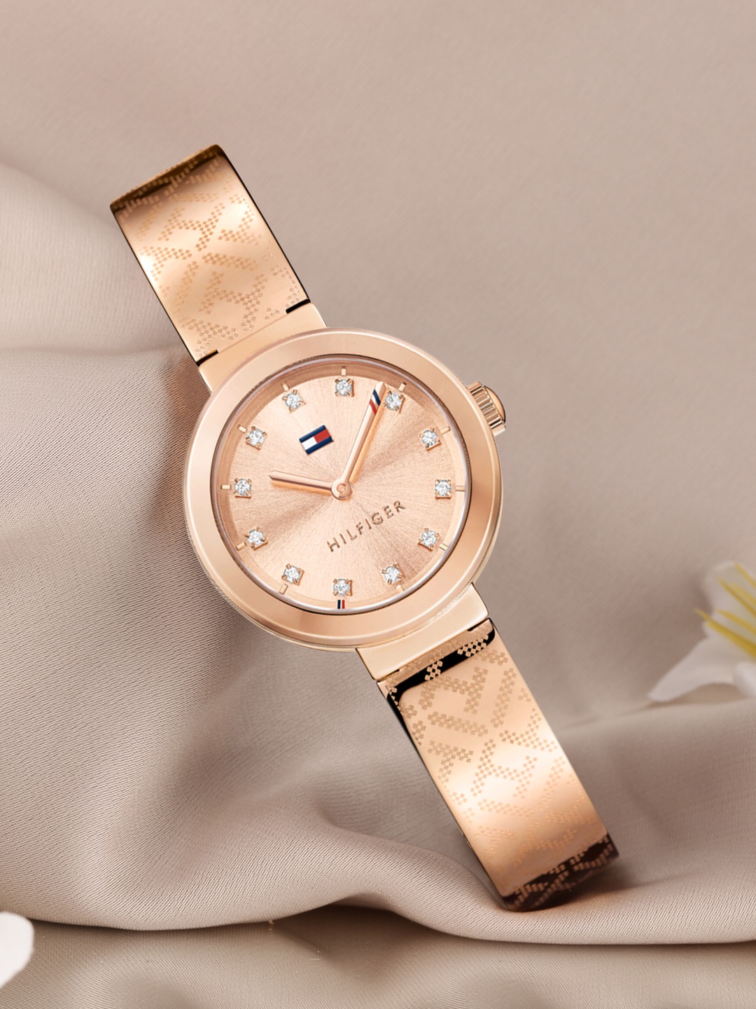 

Tommy Hilfiger Women Gold-Toned Analogue Watch TH1781715