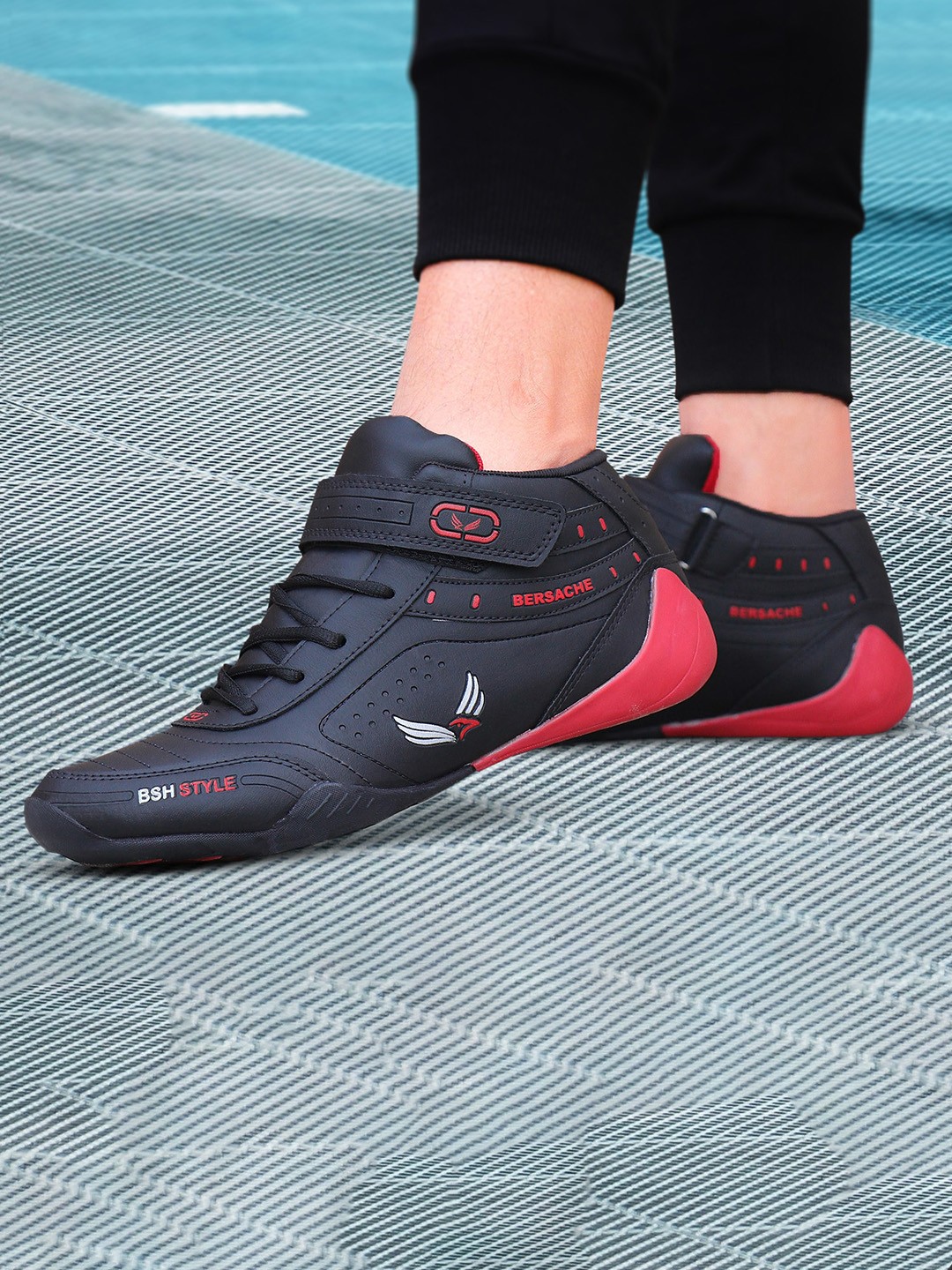 

BERSACHE Men Black Sneakers