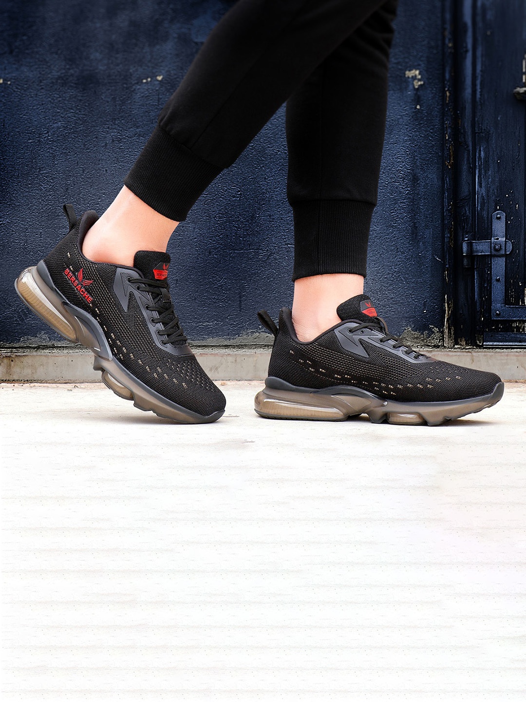 

BERSACHE Men Black Textured Sneakers