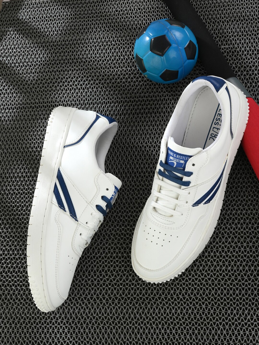 

SPYKAR Men Carmelo White Sneakers