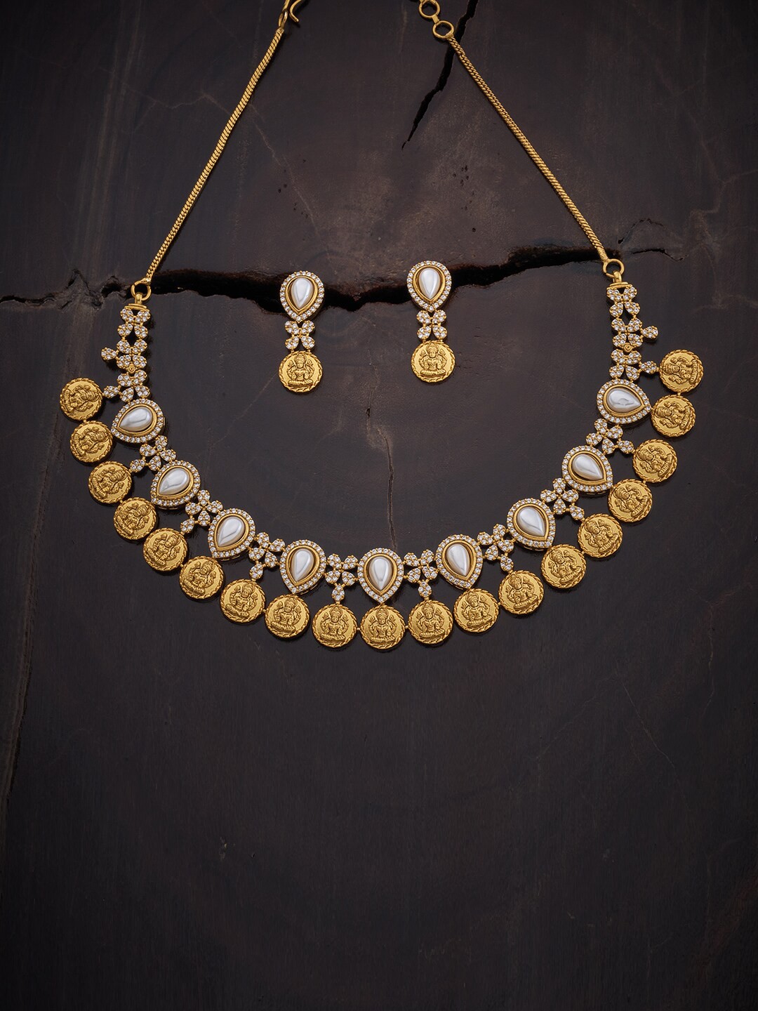 

Kushal's Fashion Jewellery Women Gold-Plated White Stone-Studded Jewellery Set