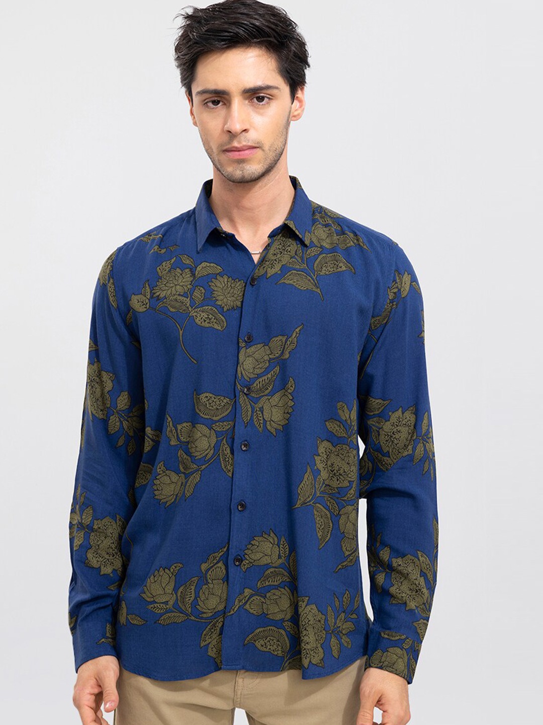 

Snitch Men Blue & Green Slim Fit Floral Printed Casual Shirt