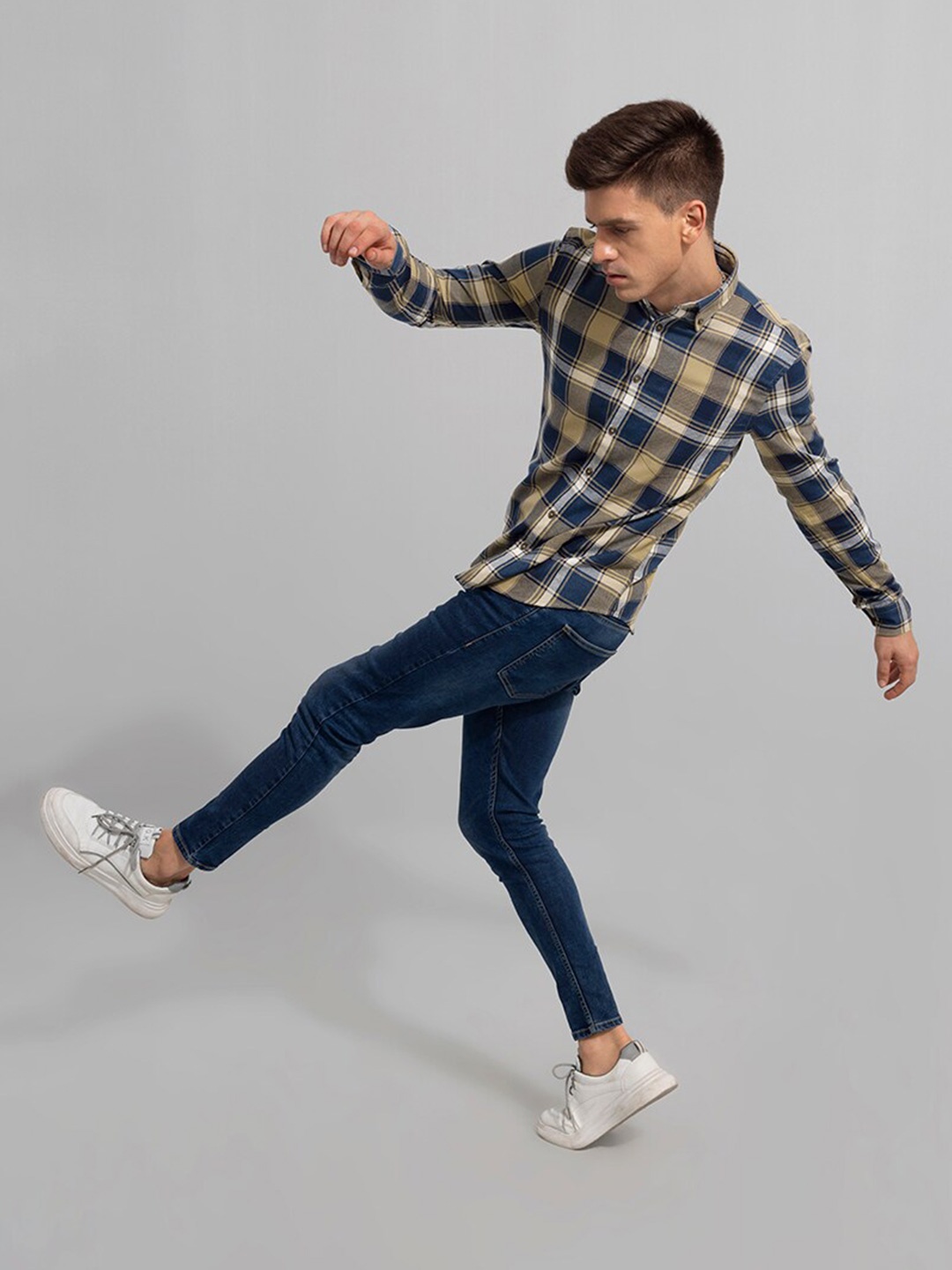 

Snitch Men Brown & Blue Slim Fit Tartan Checked Cotton Casual Shirt