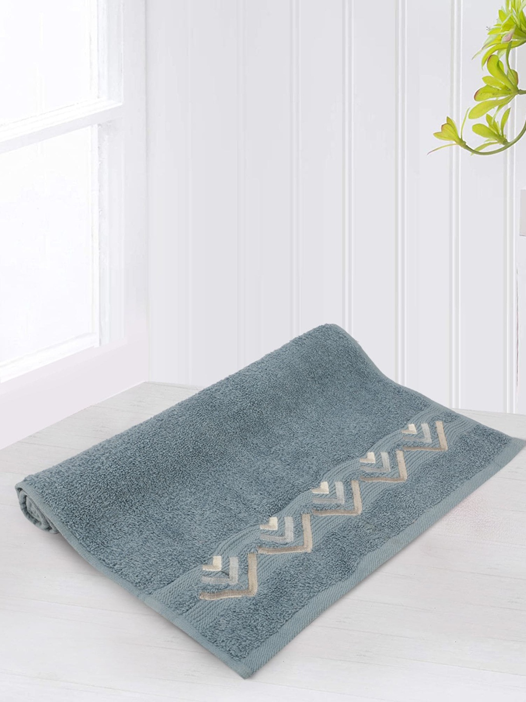

LUSH & BEYOND Blue 500 GSM Pure Cotton Hand Towel