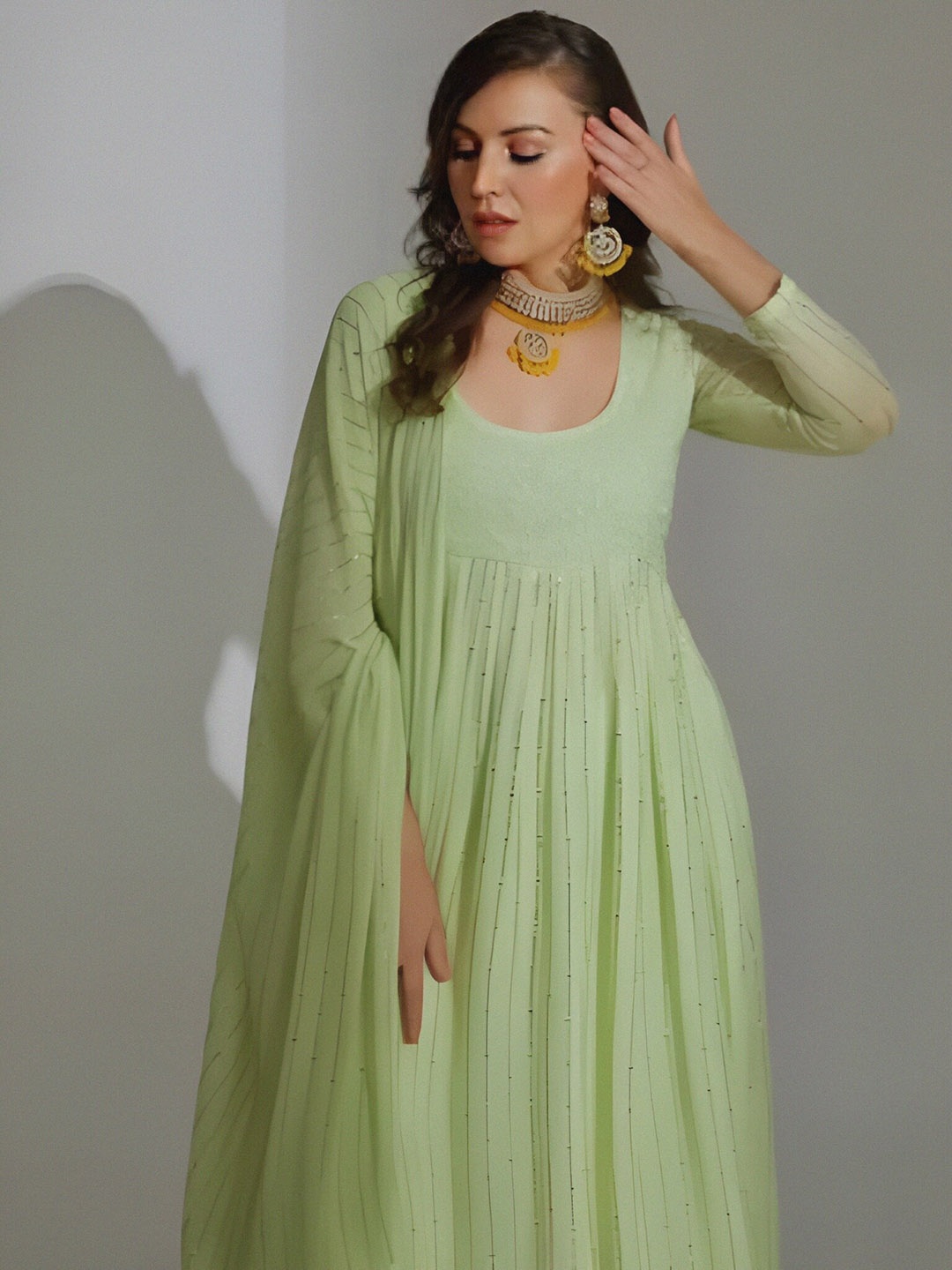 

LABEL AISHWARYRIKA Women Green Thread Work Georgette Kurta