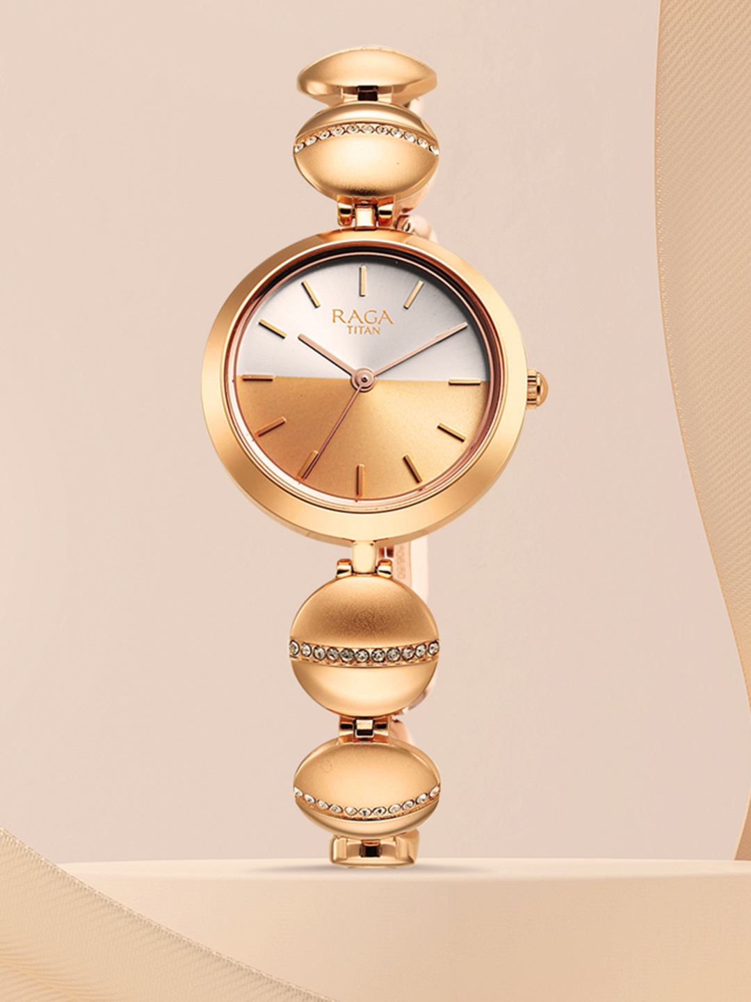 

Titan Women Silver-Toned Brass Dial & Rose Gold Toned Stainless Steel Bracelet Style Straps Analogue Watch 2606WM11