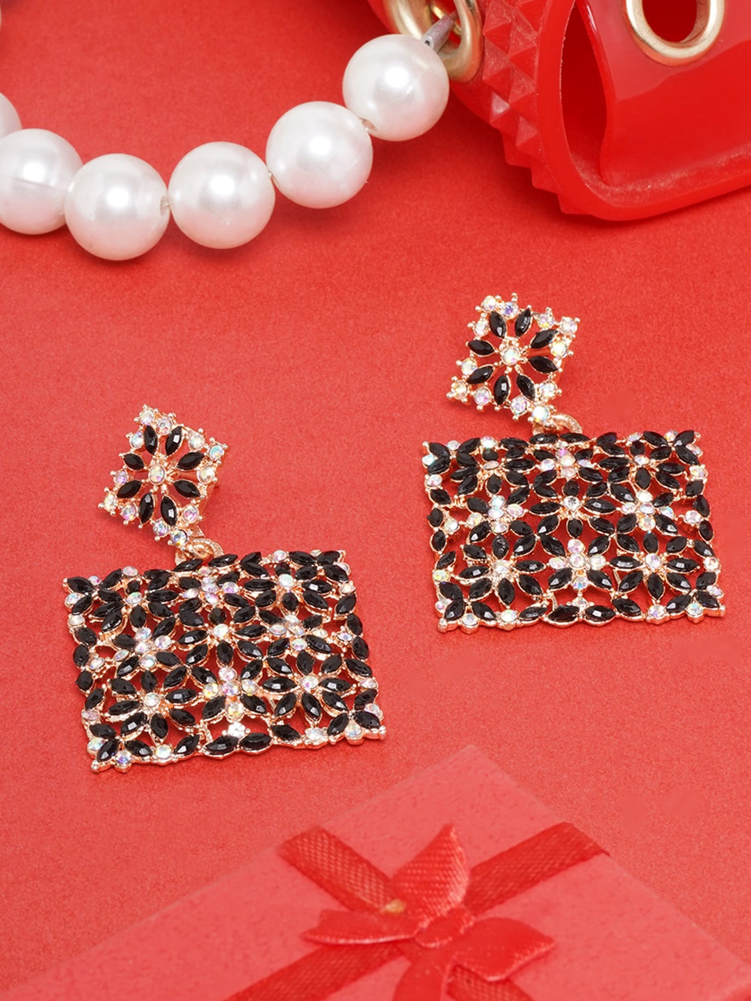 

DIVA WALK Black & Gold-Toned Contemporary Drop Earrings