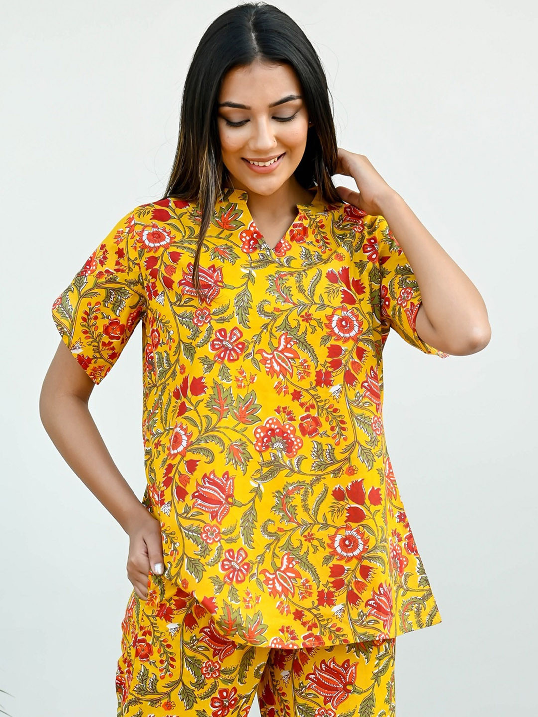 

SANSKRUTIHOMES Women Yellow & Red Printed Pure Cotton Night suit