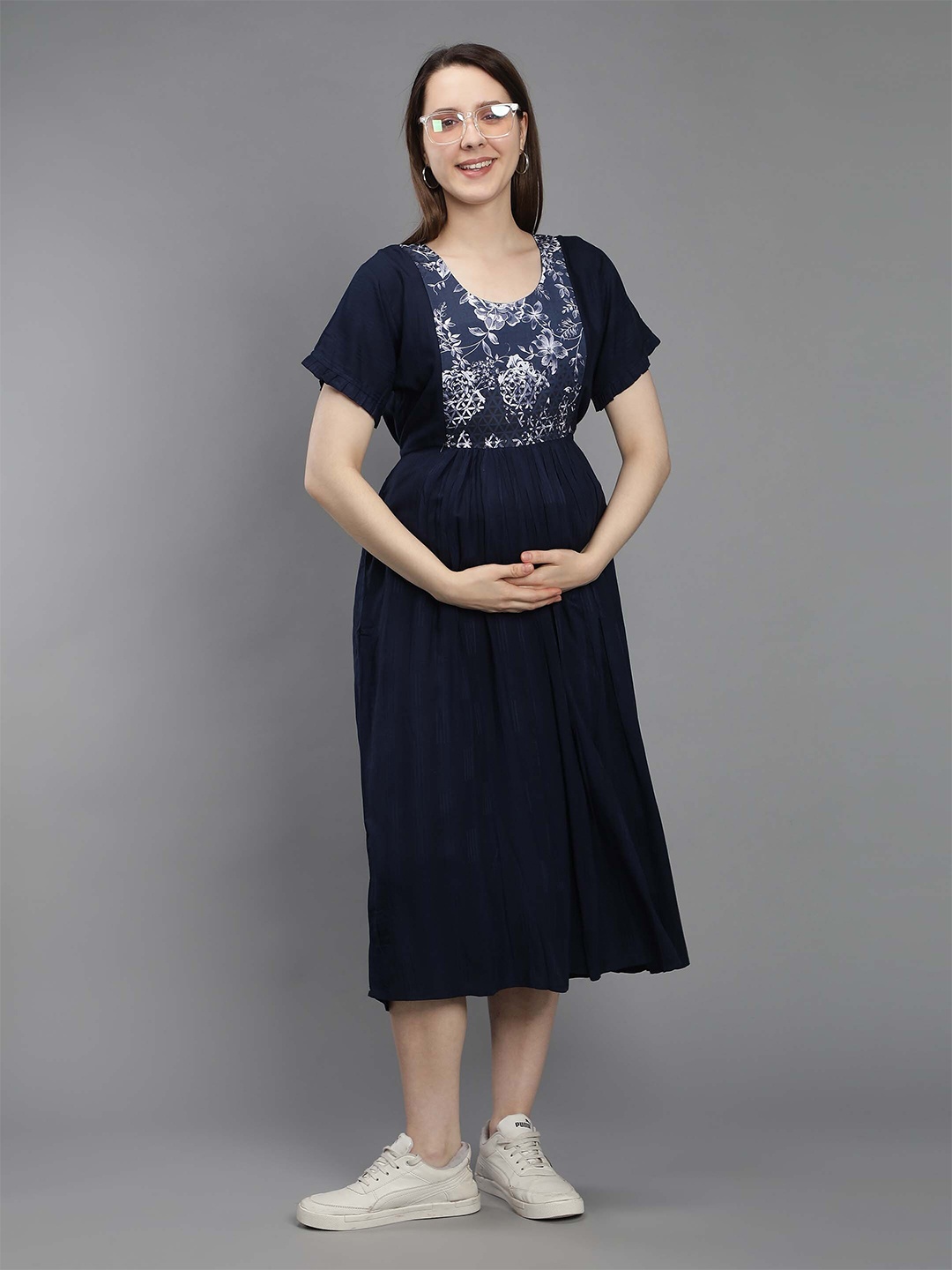 

NIGHTSPREE Navy Blue & White Floral Printed Round Neck Maternity Midi Dress