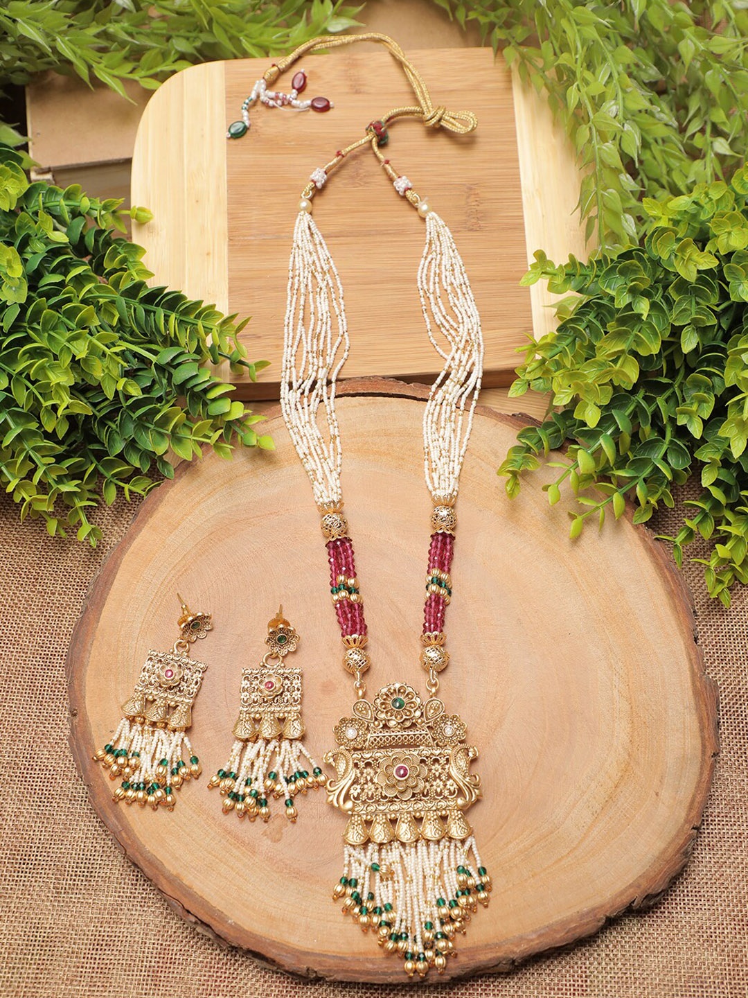 

Swarajshop Gold-Plated White & Maroon Pearls Beaded Jewellery Set