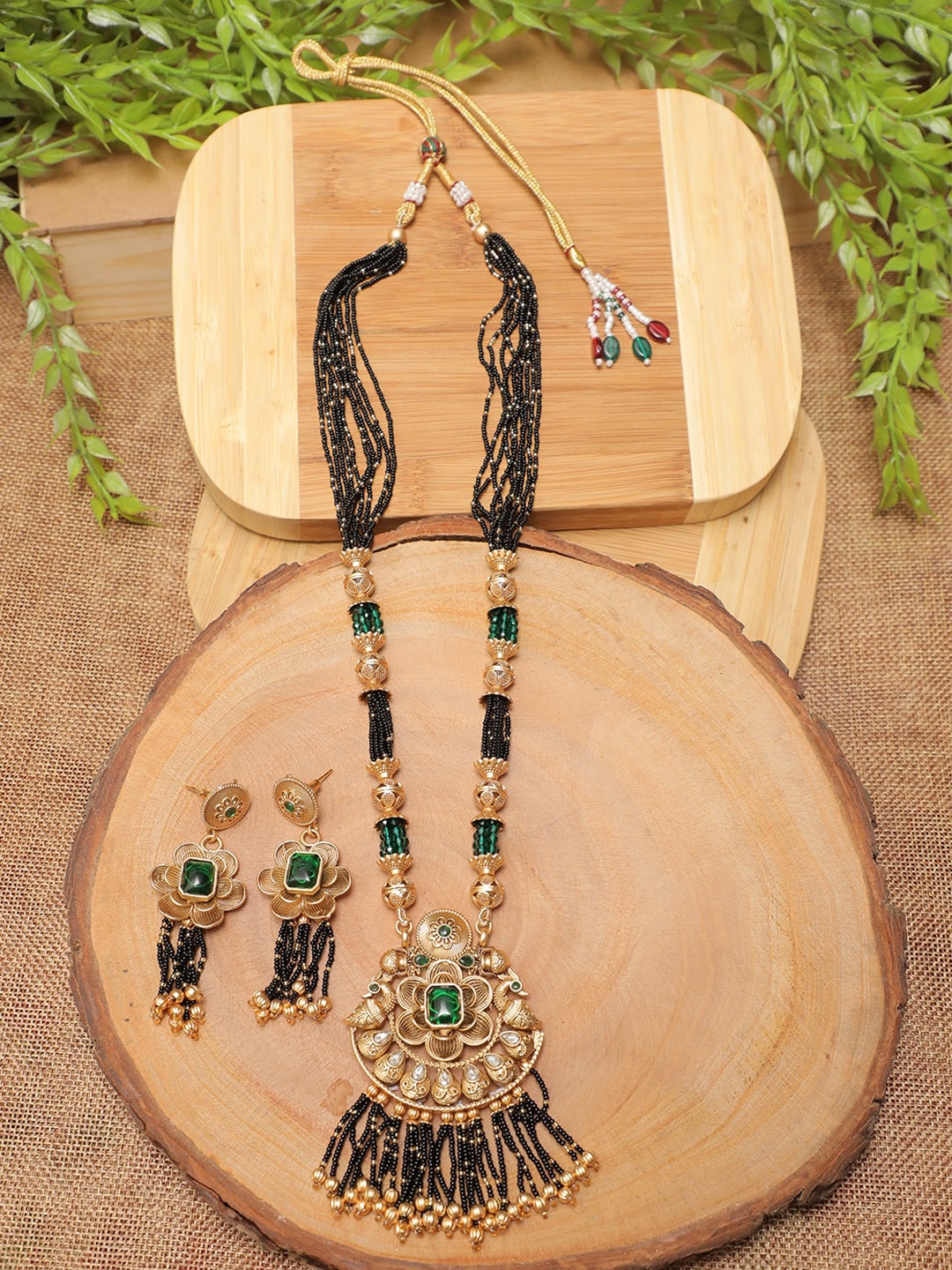

Swarajshop Gold-Plated Black & White Stone Studded & Pearls Beaded Jewellery Set