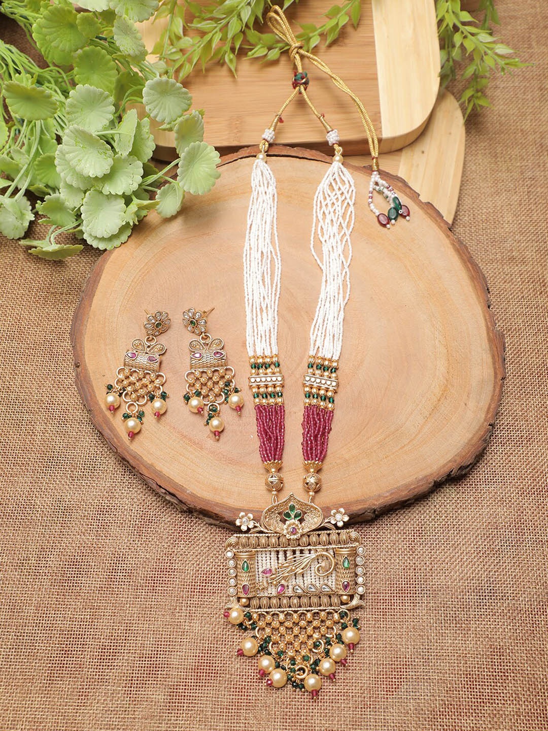 

Swarajshop Maroon & White Gold-Plated Studded Jewellery Set