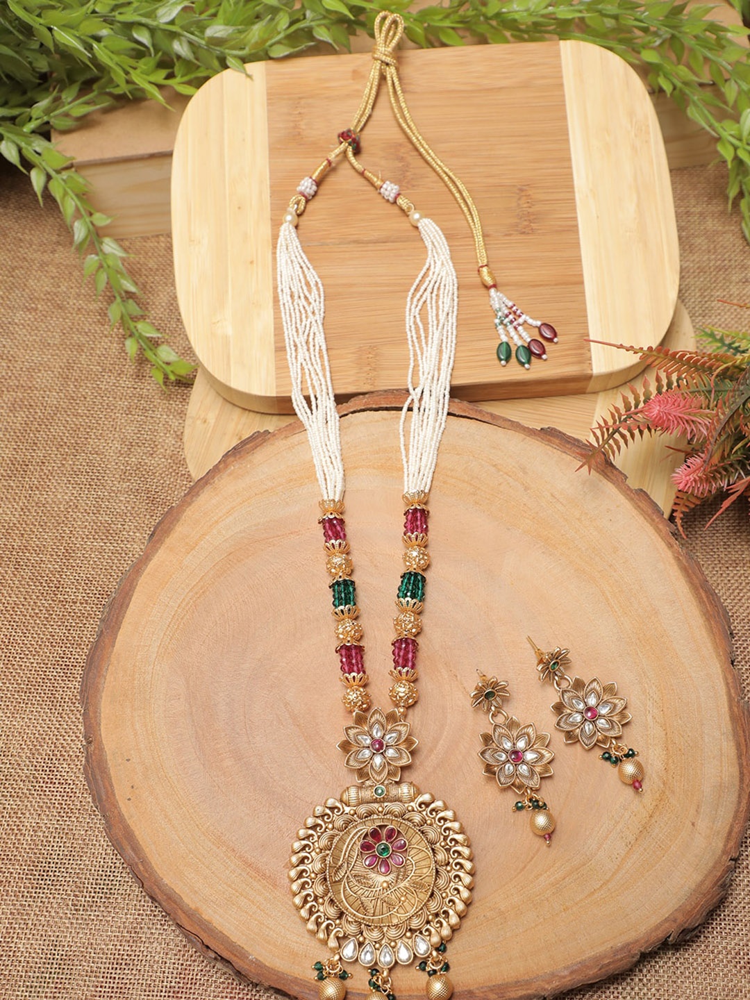 

Swarajshop White & Maroon Gold-Plated Beaded Jewellery Set
