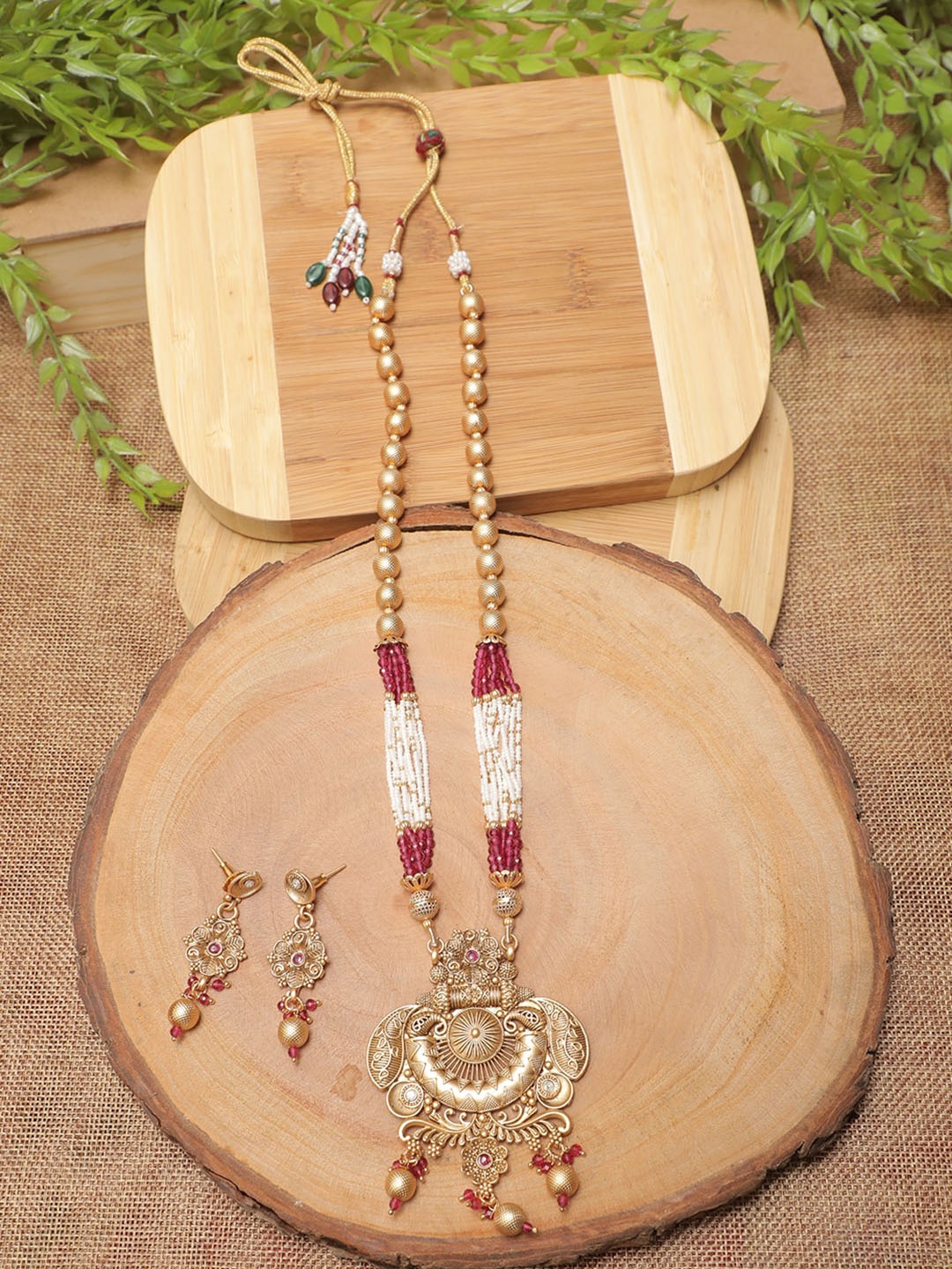 

Swarajshop Maroon & White Gold-Plated Beaded Jewellery Set