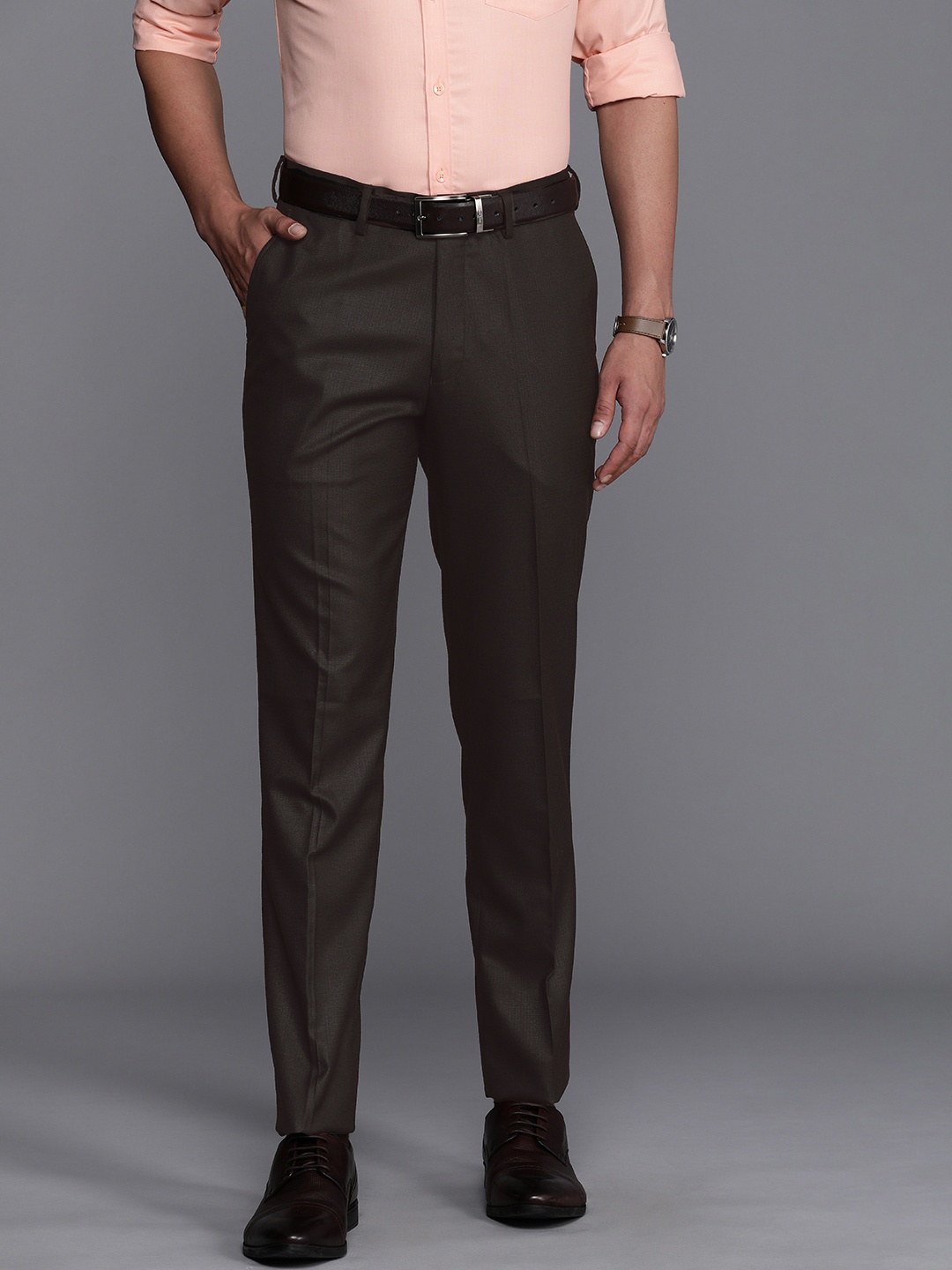 

SUITLTD Men Smart Solid Slim Fit Formal Trousers, Brown