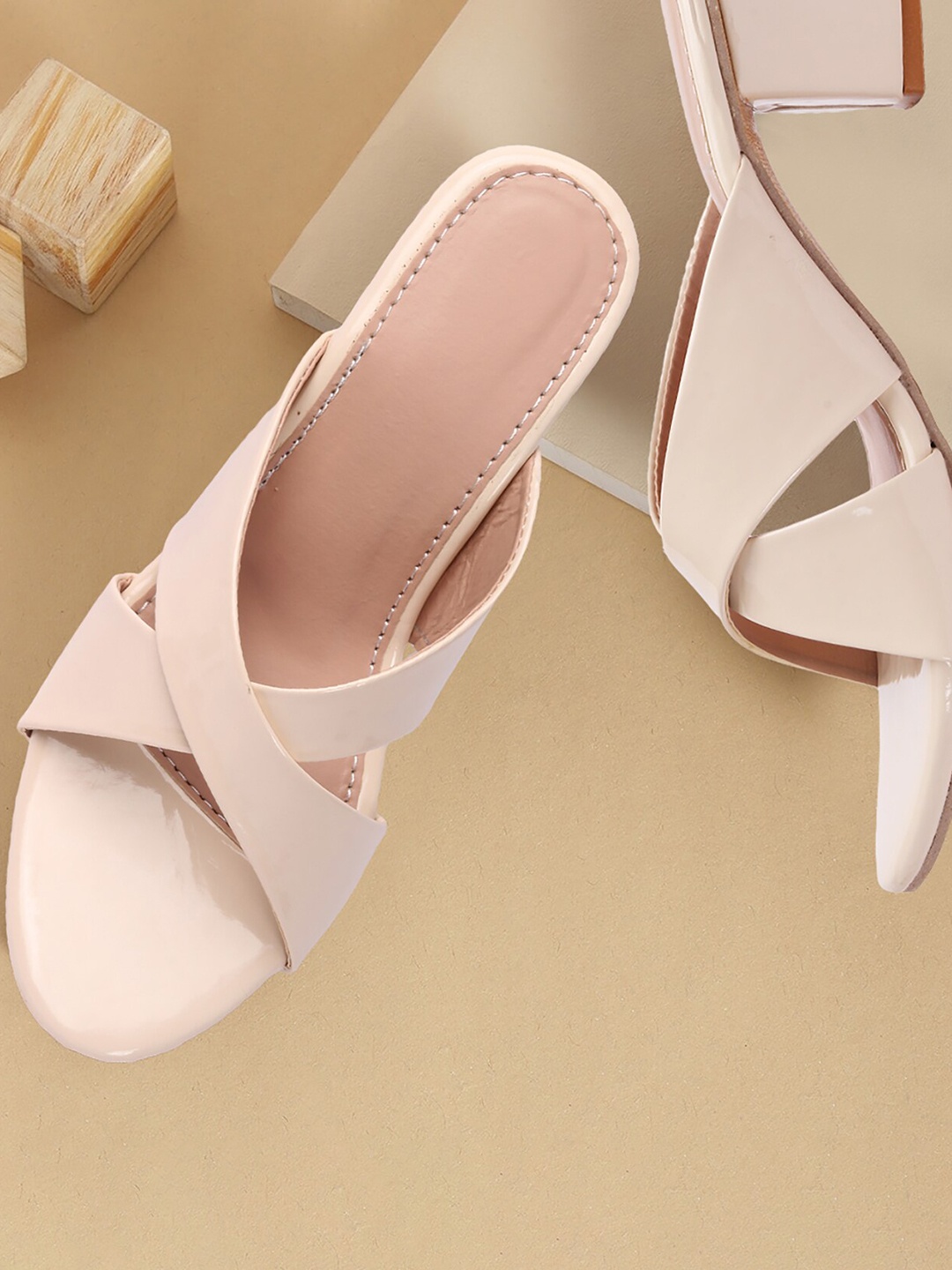 

FASHIMO Cream-Coloured Block Sandals