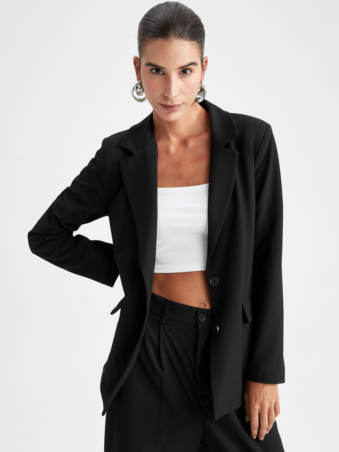 

DeFacto Women Black Solid Single Breasted Blazer