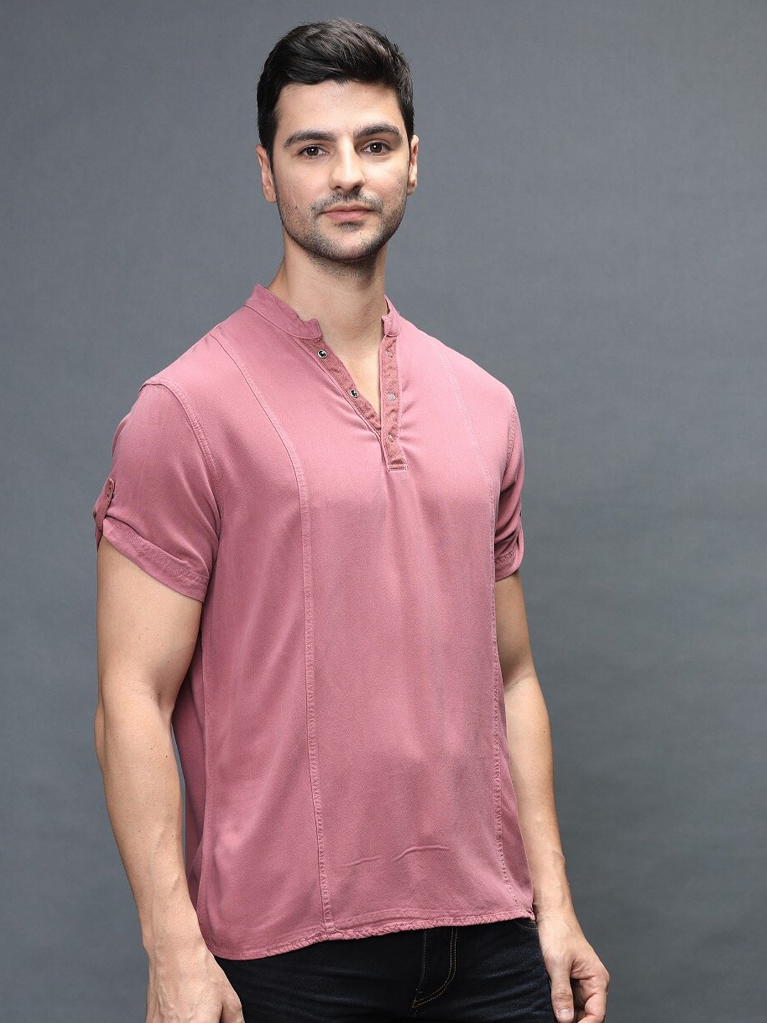 

IDENTITI Men Peach Solid Slim Fit Casual Shirt
