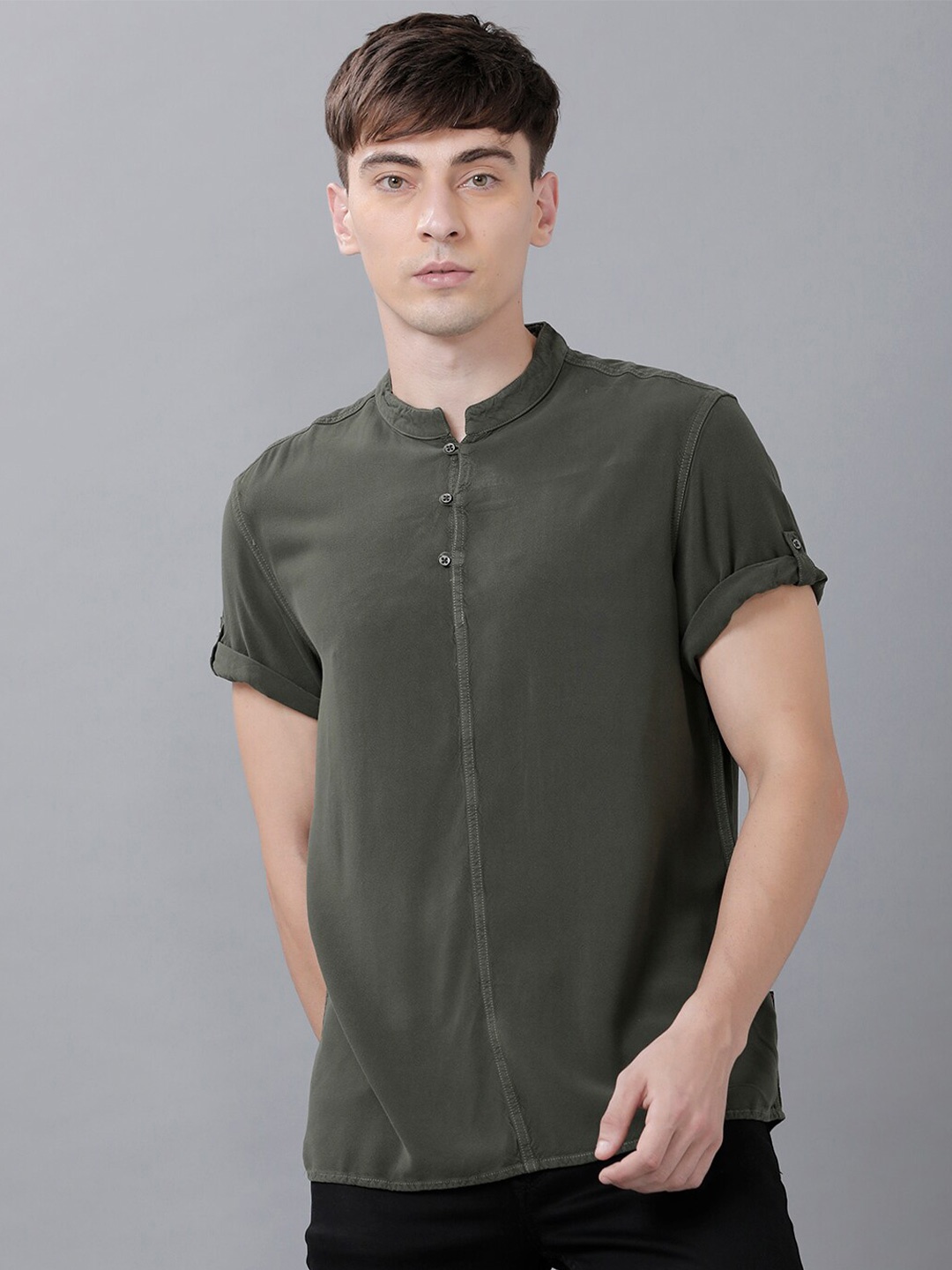 

IDENTITI Men Olive Green Slim Fit Solid Casual Shirt