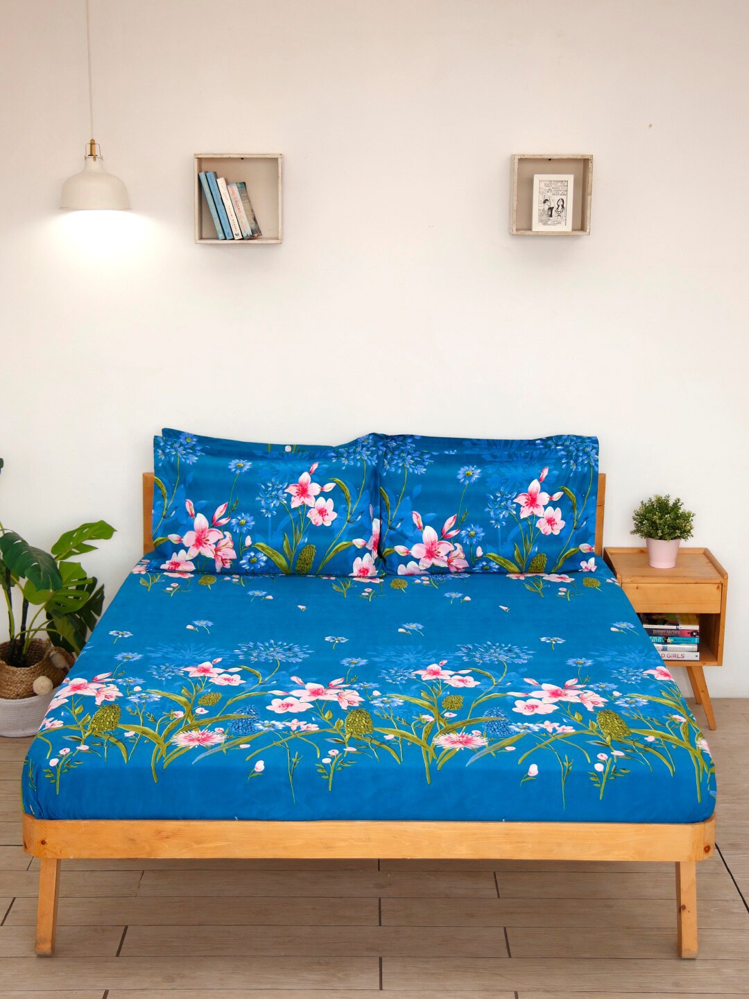 

Ariana Blue & Teal Floral 144 TC Queen Bedsheet with 2 Pillow Covers