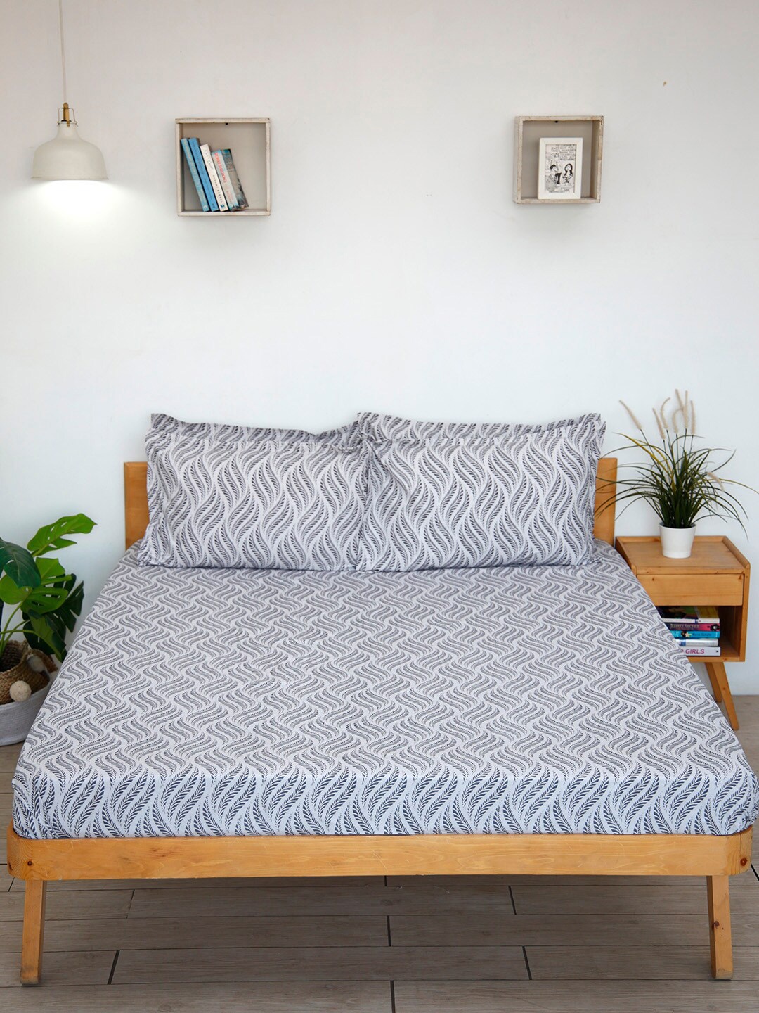 

Ariana Grey & Black Printed 144 TC Queen Bedsheet with 2 Pillow Covers