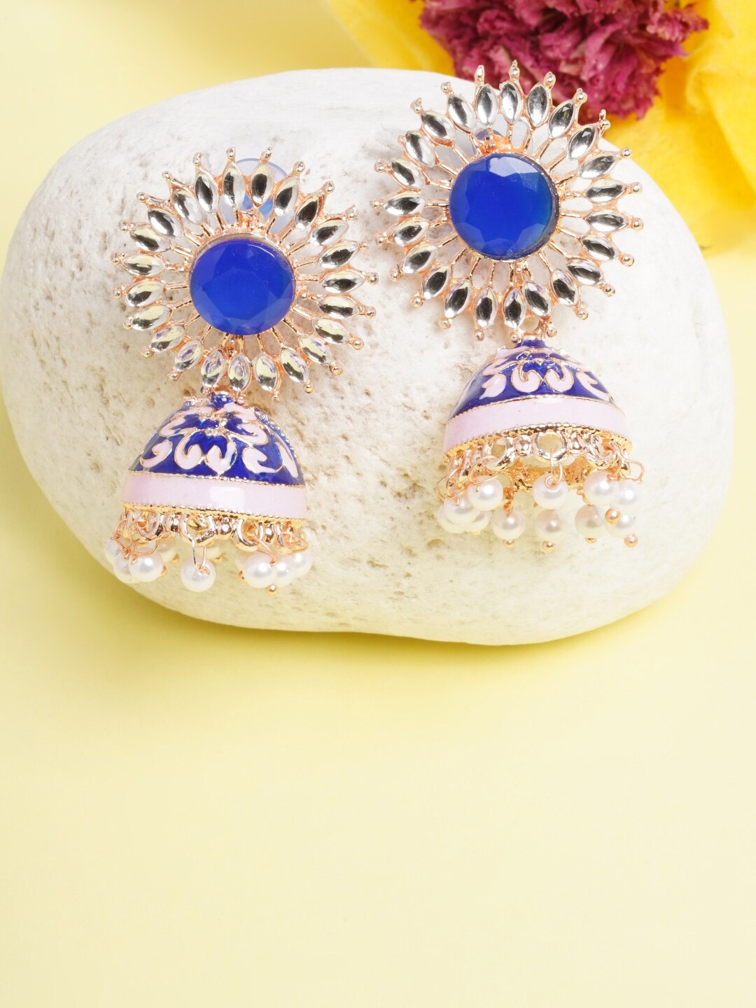 

DIVA WALK Blue & White Gold-Plated Kundan Dome Shaped Jhumkas Earrings