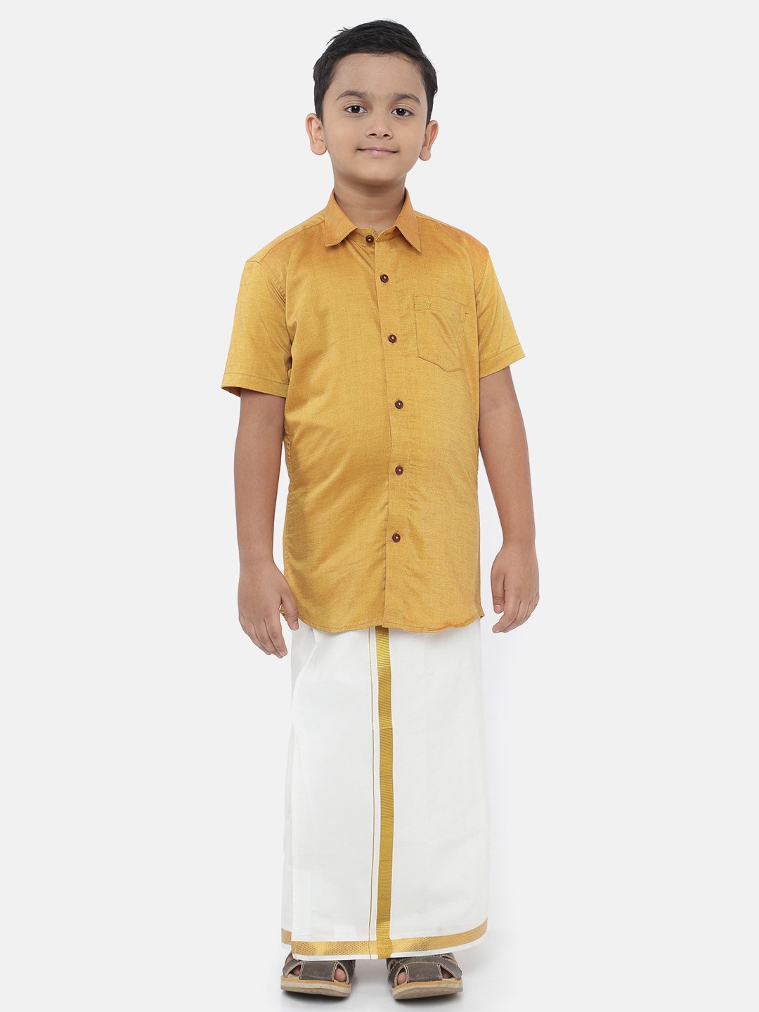 

Ramraj Boys Gold-Toned & White Clothing Set