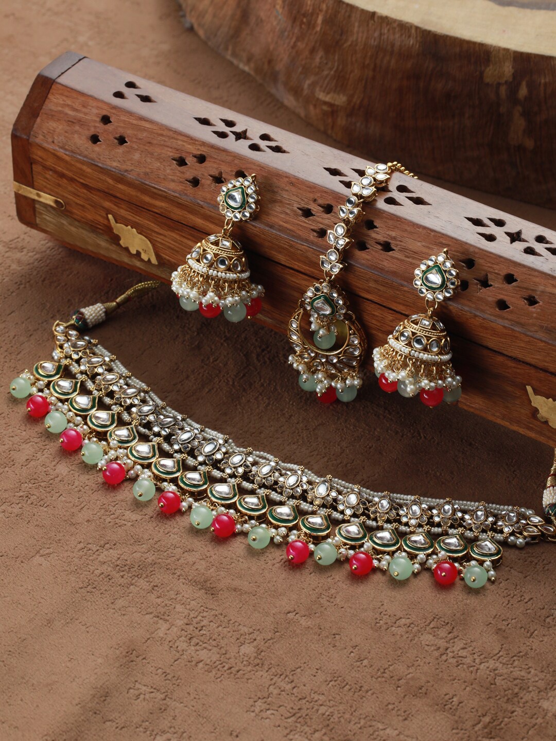 

Priyaasi Gold-Toned Pink & Green Kundan Stone-Studded Gold-Plated Jewellery Set