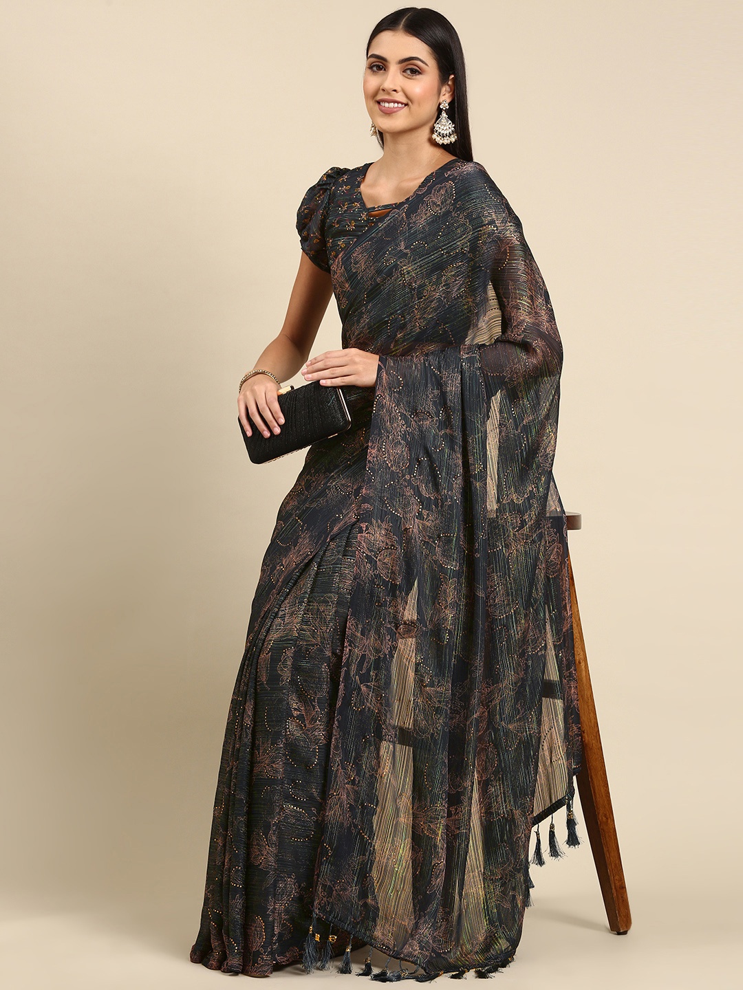 

Mitera Floral Pure Georgette Saree, Grey