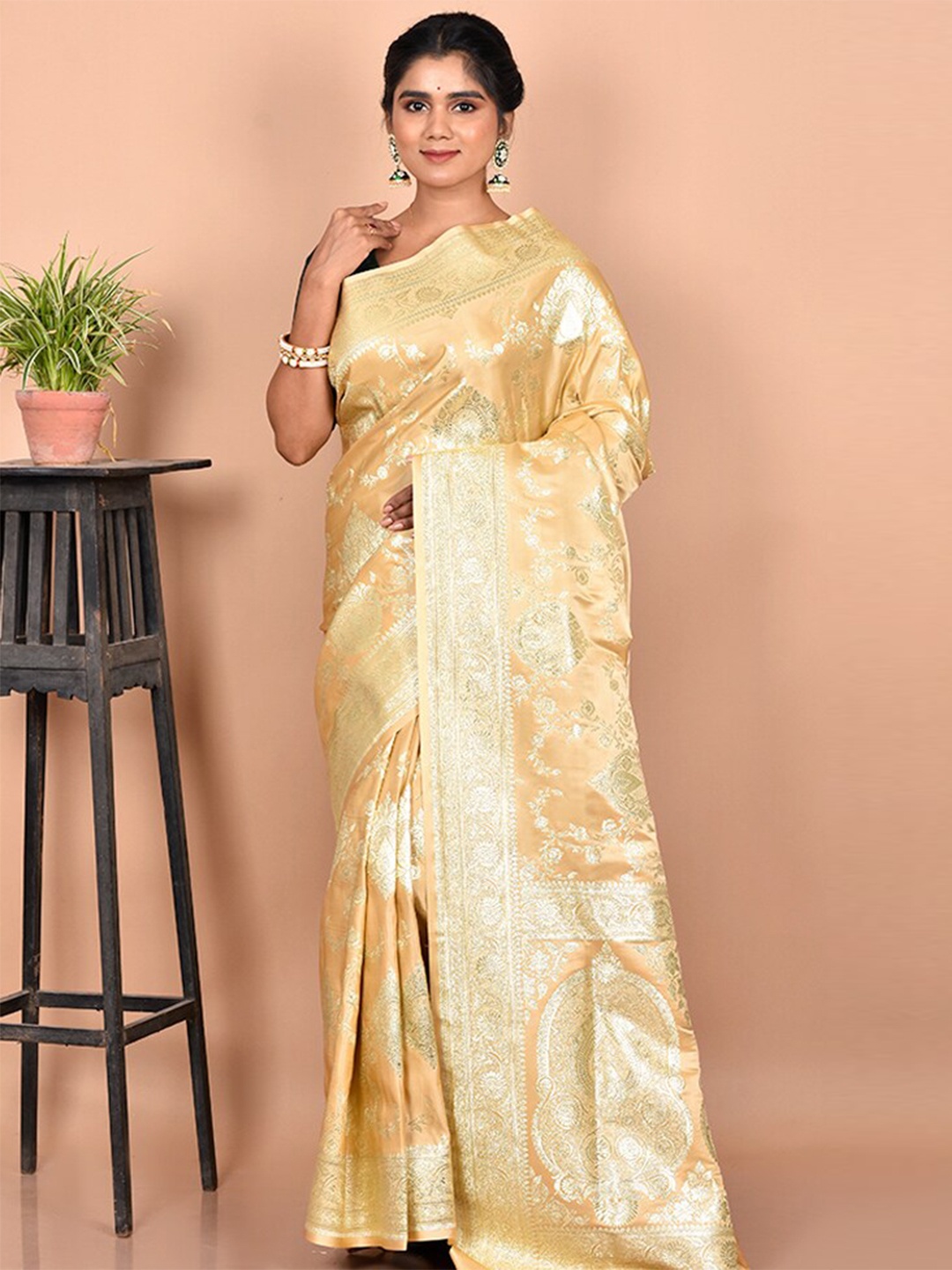 

AllSilks Cream-Coloured & Gold-Toned Woven Design Zari Silk Blend Banarasi Saree