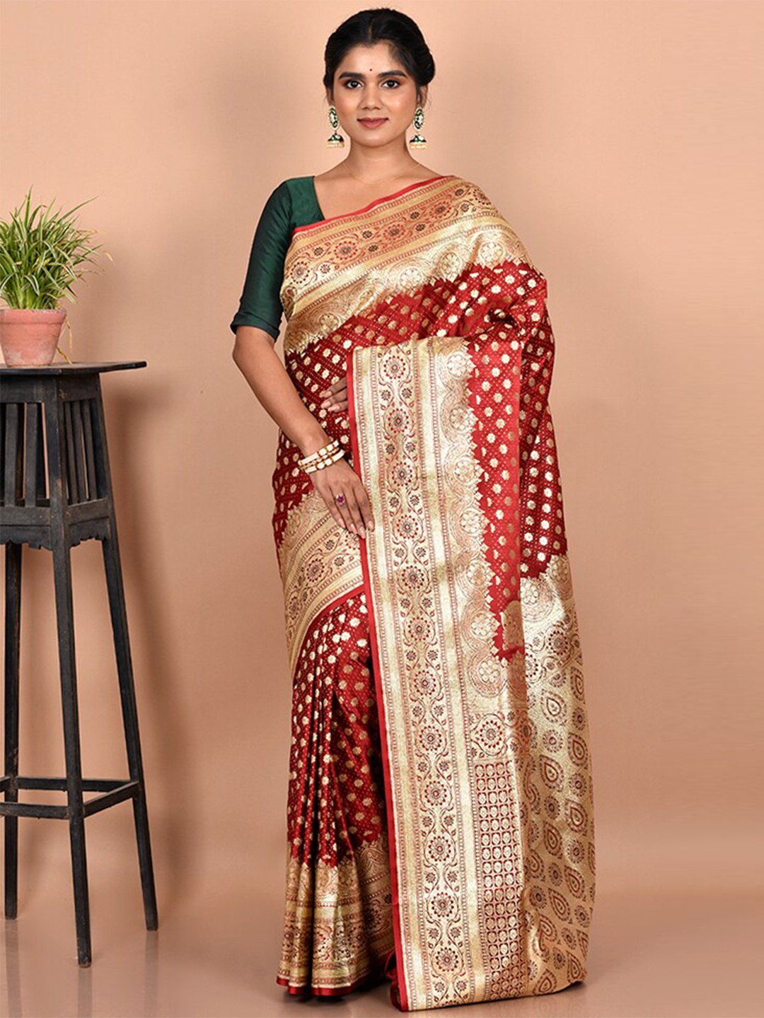 

AllSilks Maroon & Gold-Toned Ethnic Motifs Zari Silk Blend Banarasi Saree