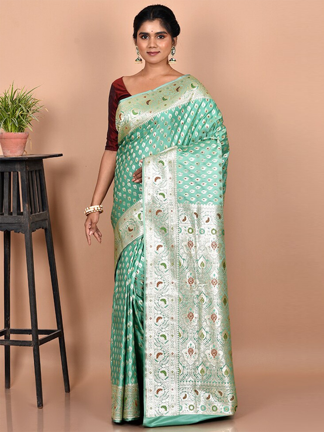 

AllSilks Green & Silver-Toned Ethnic Motifs Zari Silk Blend Banarasi Saree