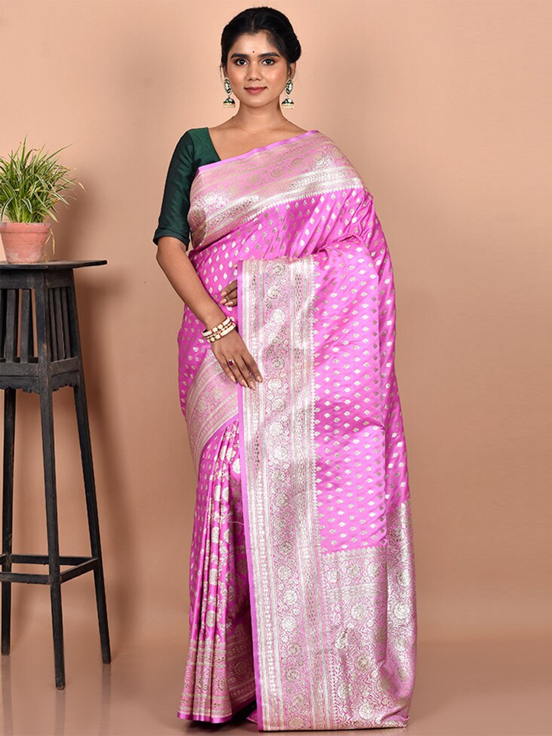 

AllSilks Purple & Gold-Toned Ethnic Motifs Zari Silk Blend Banarasi Saree