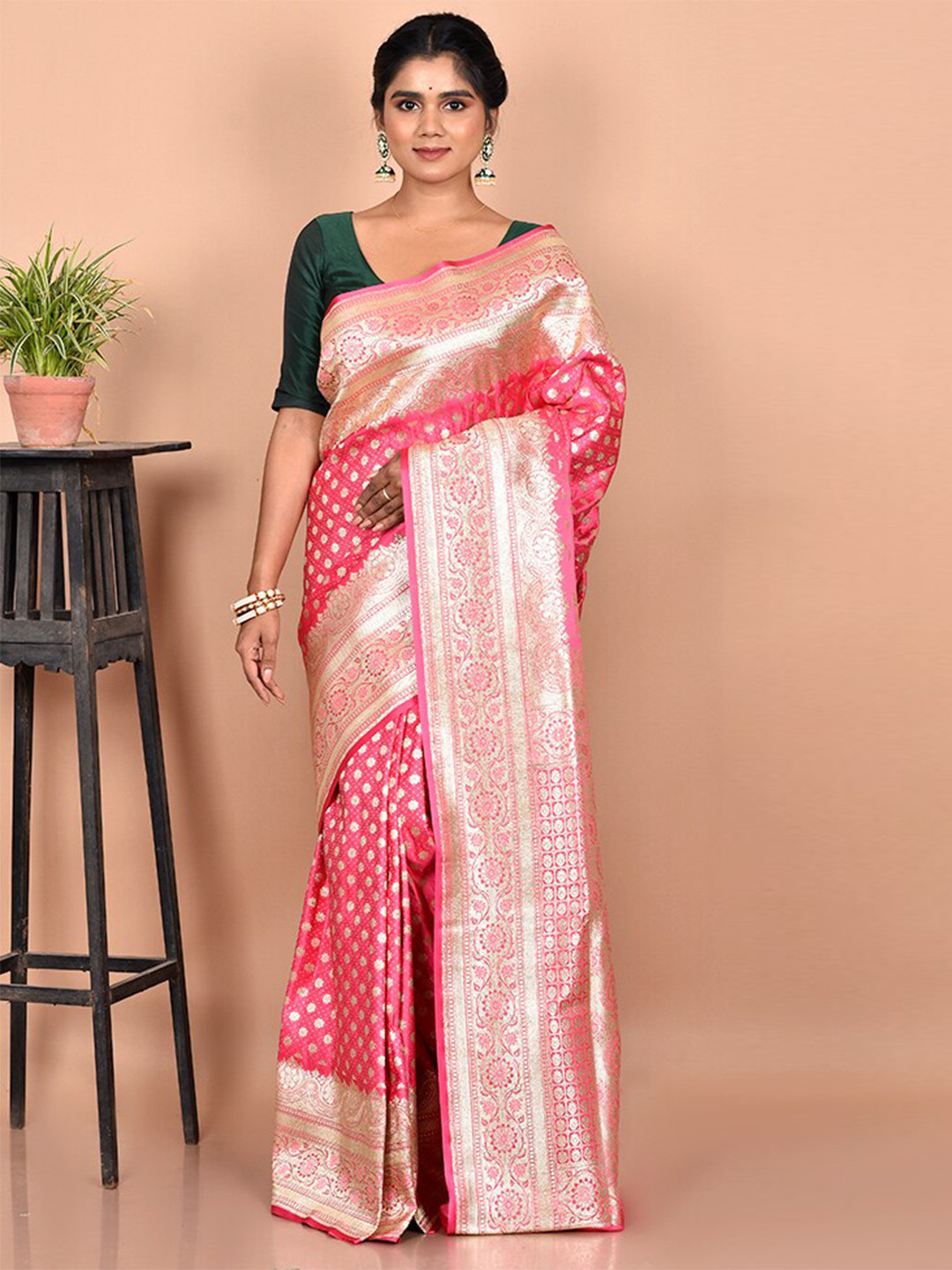 

AllSilks Pink & Gold-Toned Ethnic Motifs Zari Silk Blend Banarasi Saree