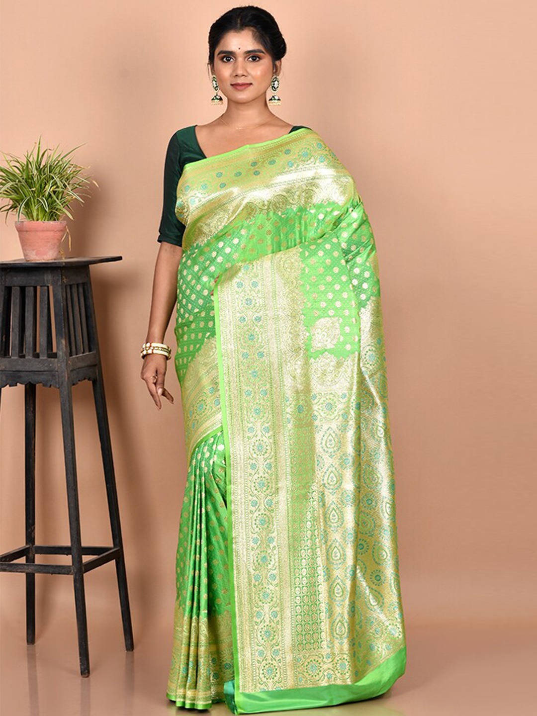 

AllSilks Green & Gold-Toned Ethnic Motifs Zari Silk Blend Banarasi Saree