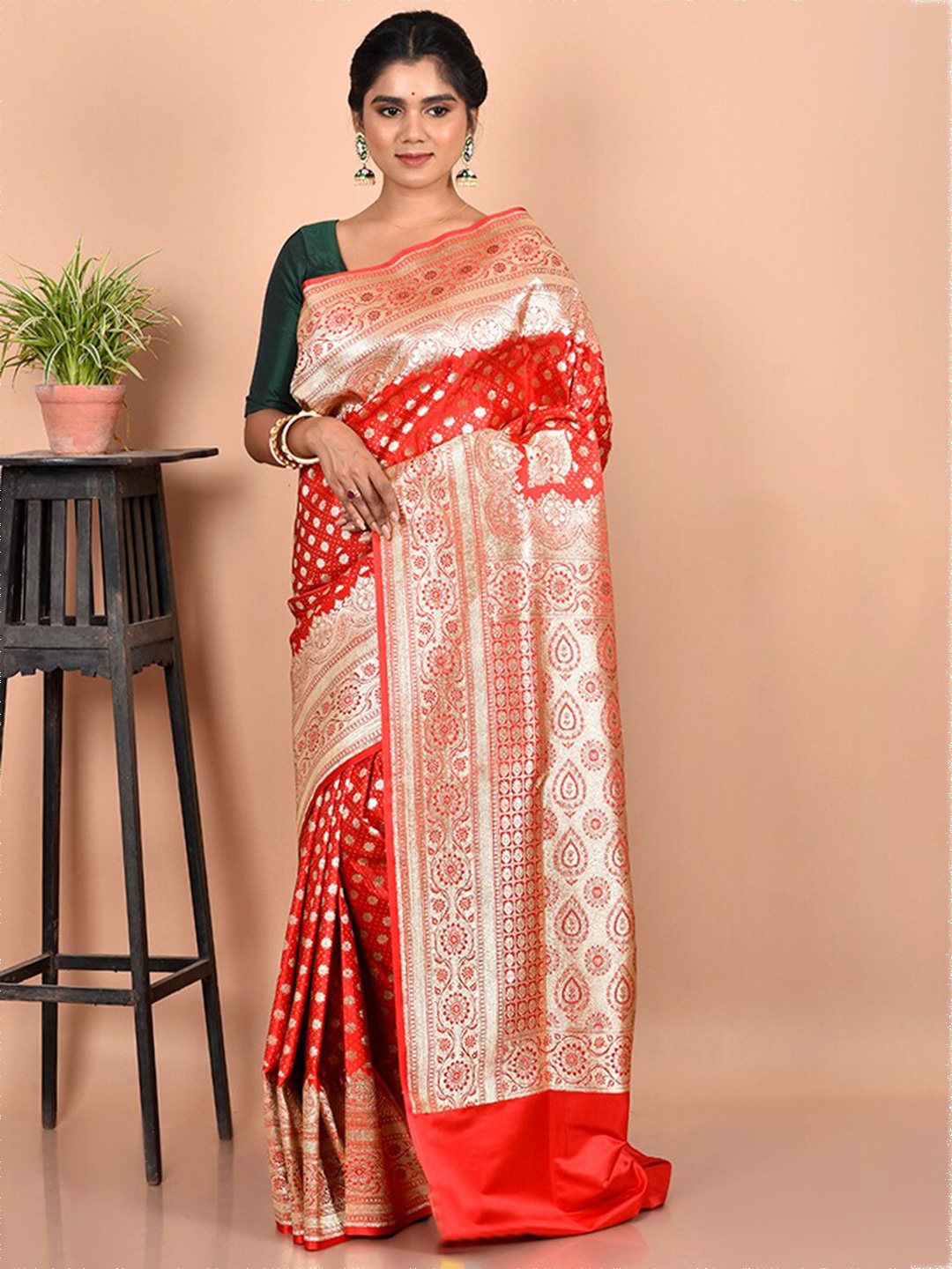 

AllSilks Red & Gold-Toned Ethnic Motifs Zari Silk Blend Banarasi Saree