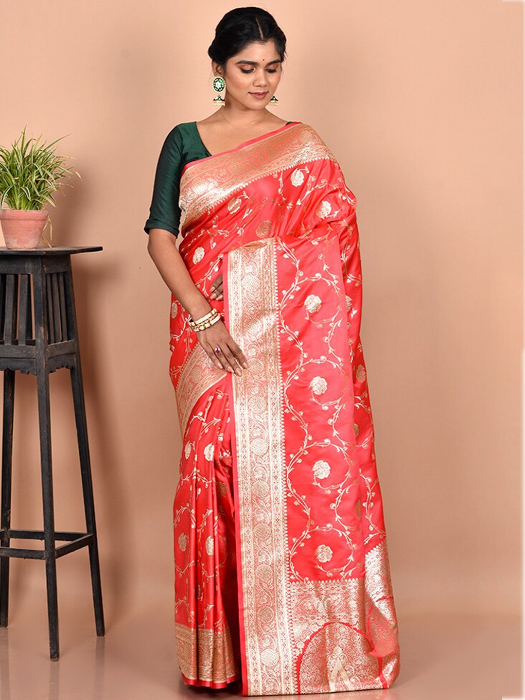 

AllSilks Pink & Gold-Toned Ethnic Motifs Zari Silk Blend Banarasi Saree