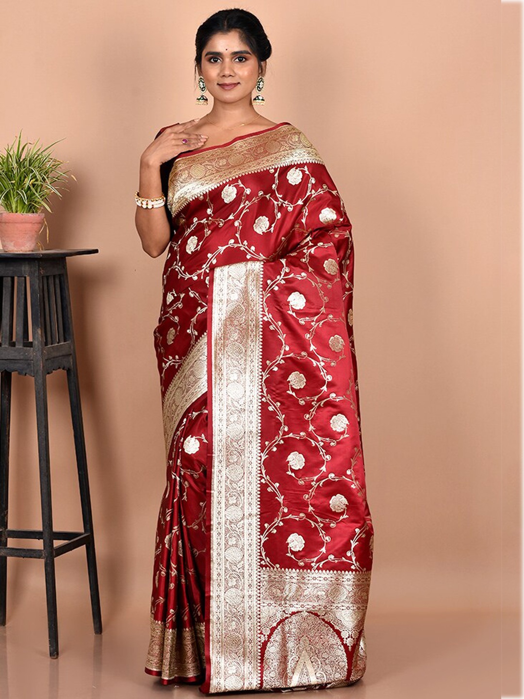 

AllSilks Maroon & Silver-Toned Ethnic Motifs Zari Silk Blend Banarasi Saree