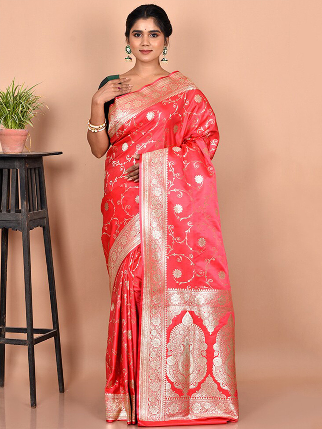 

AllSilks Pink & Gold-Toned Ethnic Motifs Zari Silk Blend Banarasi Saree