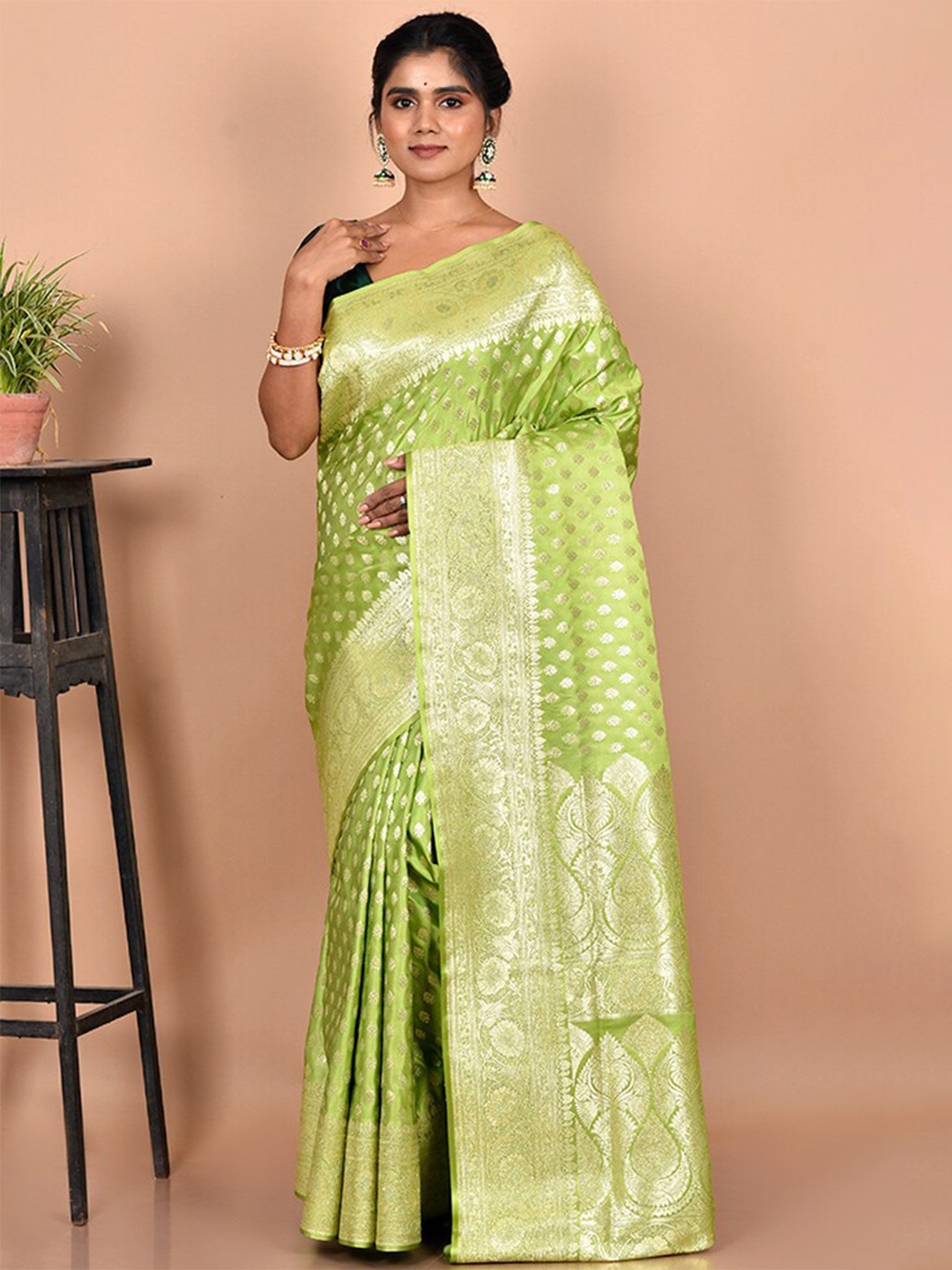 

AllSilks Green & Gold-Toned Ethnic Motif Zari Silk Blend Banarasi Saree