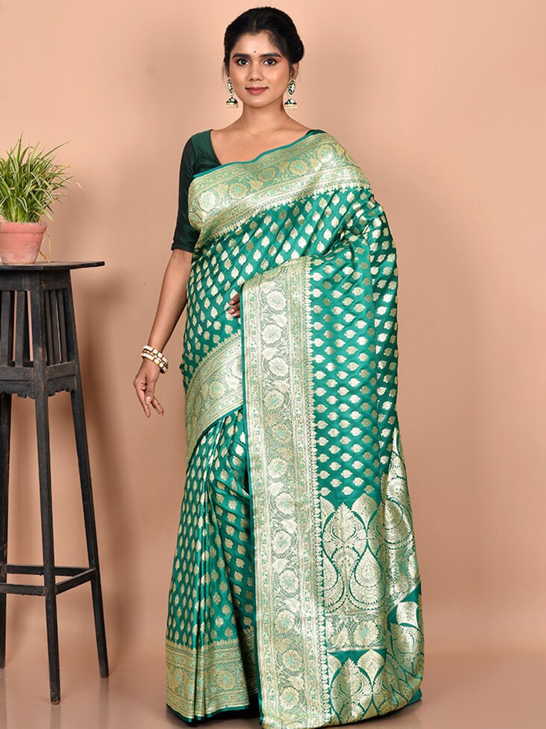 

AllSilks Green & Gold-Toned Ethnic Motif Zari Silk Blend Banarasi Saree