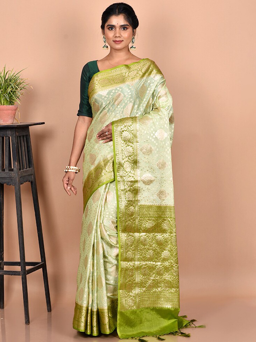 

AllSilks Green & Gold-Toned Floral Zari Silk Blend Saree