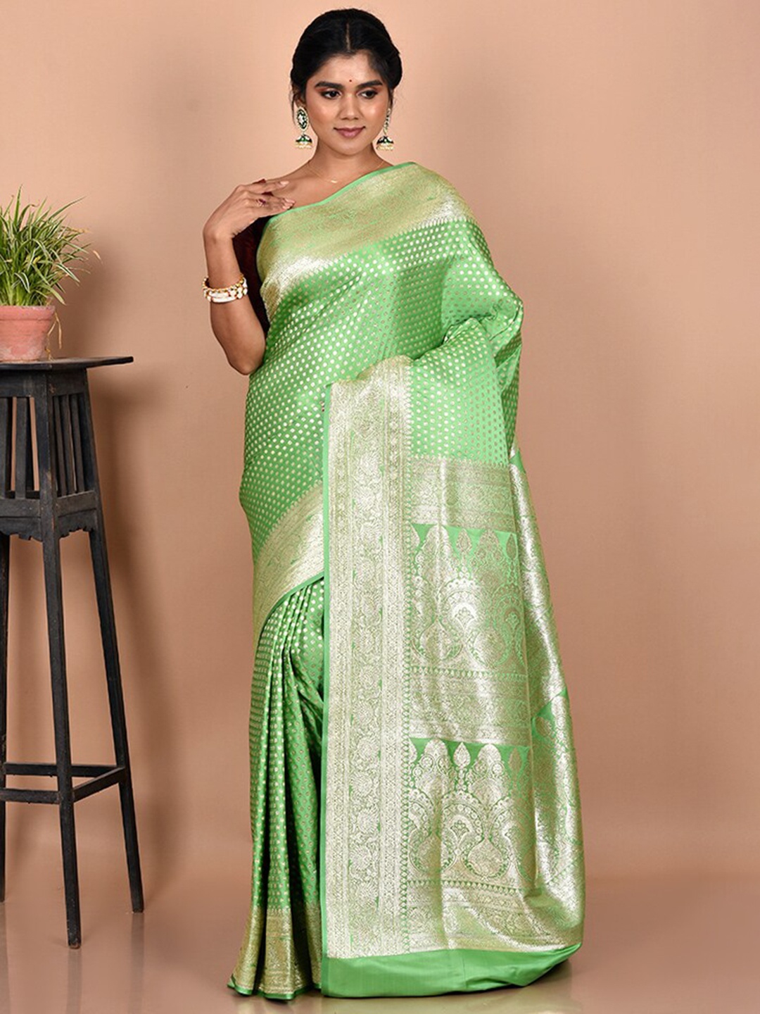 

AllSilks Green & Gold-Toned Ethnic Motif Zari Silk Blend Banarasi Saree