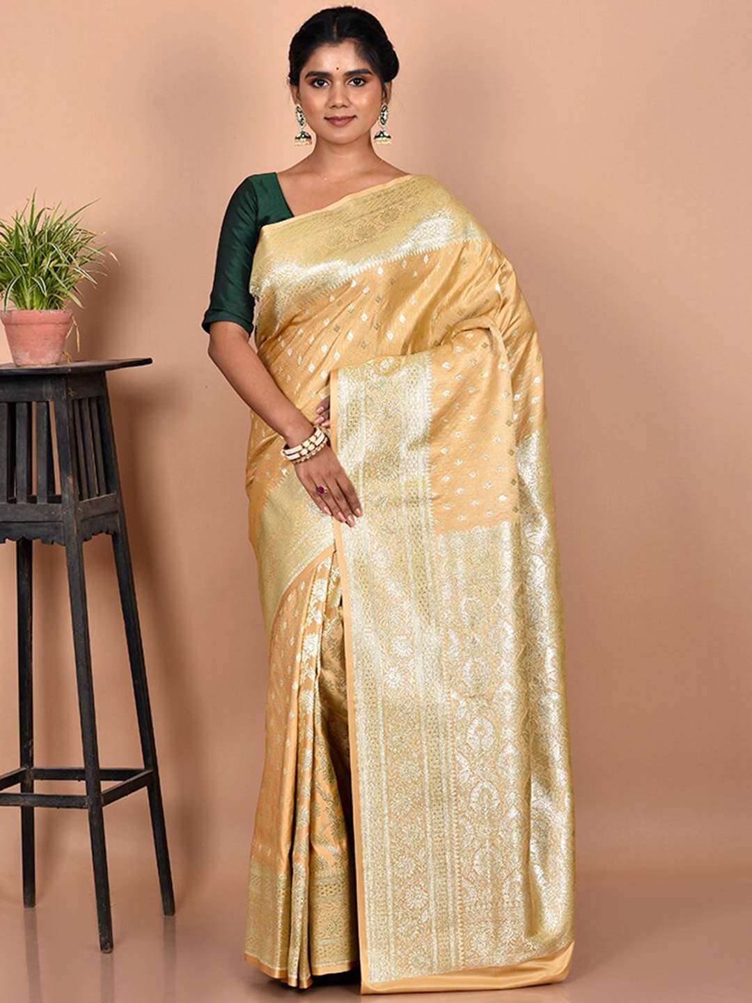 

AllSilks Cream-Coloured & Gold-Toned Ethnic Motifs Zari Silk Blend Banarasi Saree