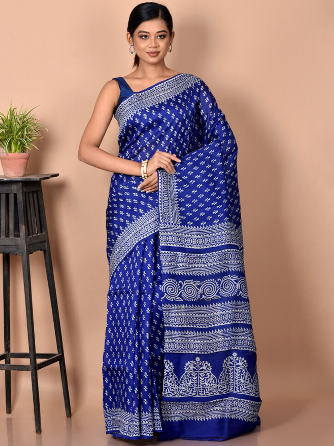 

AllSilks Blue & White Ethnic Motifs Pure Silk Block Print Saree